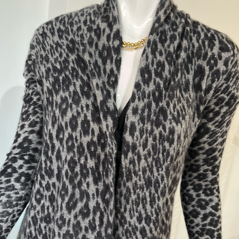 White + Warren grey leopard print essential trapeze cashmere cardigan sweater xs